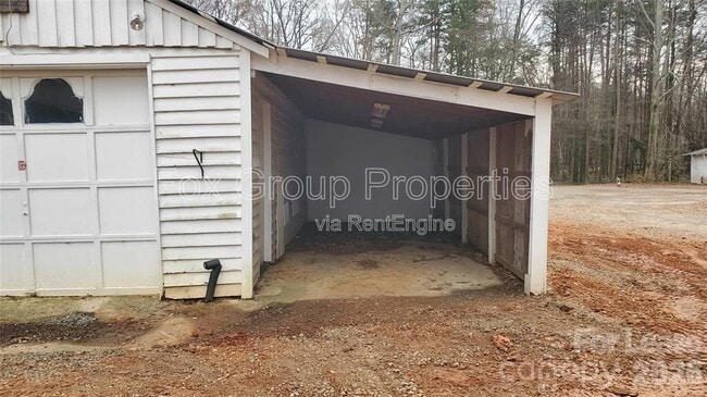 Building Photo - 132 Mt Mourne Loop