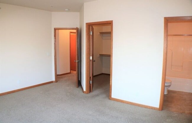 Building Photo - $1,325 | 2 Bedroom, 2 Bathroom Condo | Pet Friendly* | Sublease* | Available for July 1st, 2026 M...