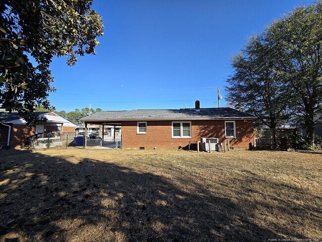 Building Photo - 1008 Hope Mills Rd