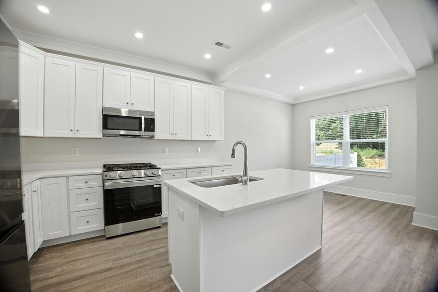 Building Photo - 3 Kessel Run