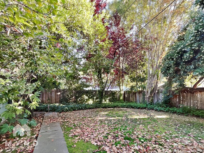 Building Photo - 1213 10th Ave