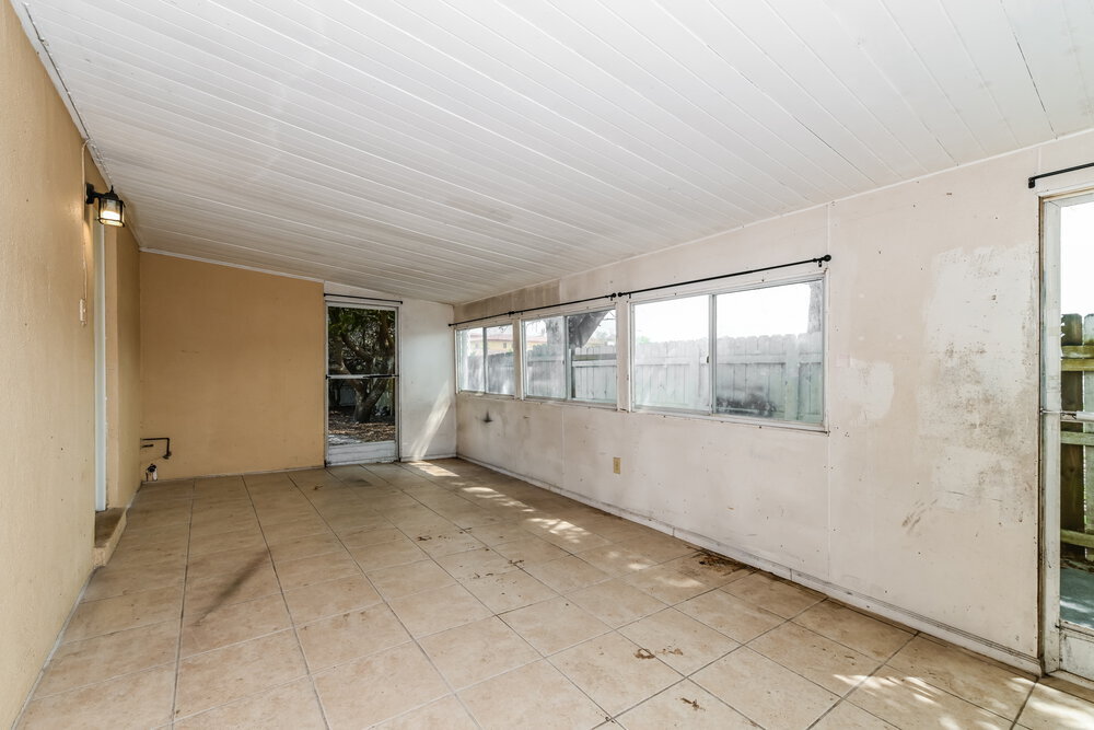 Building Photo - 5595 Sunrise Dr