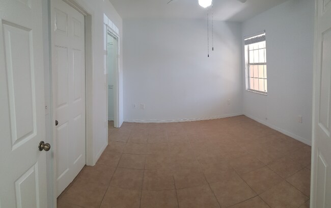 Building Photo - 1040 Villagio Cir