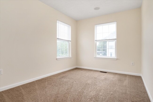Building Photo - Beautiful End-Unit Townhome for Rent