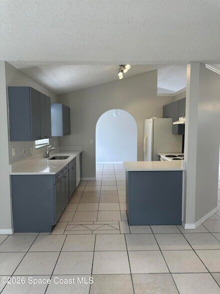 Building Photo - 482 Tuloma Ave SW