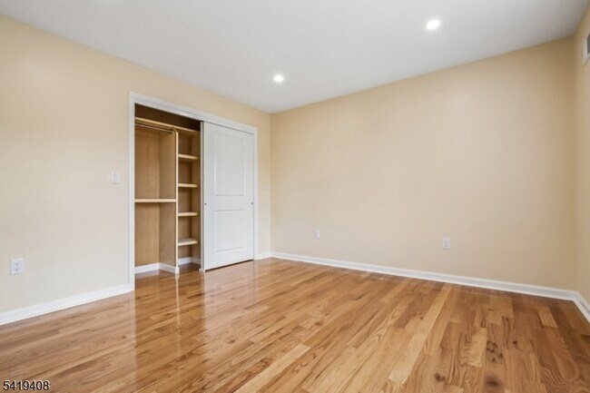 Building Photo - 215 Summit Ave