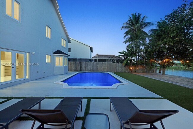 Building Photo - 9650 SW 9th Ct