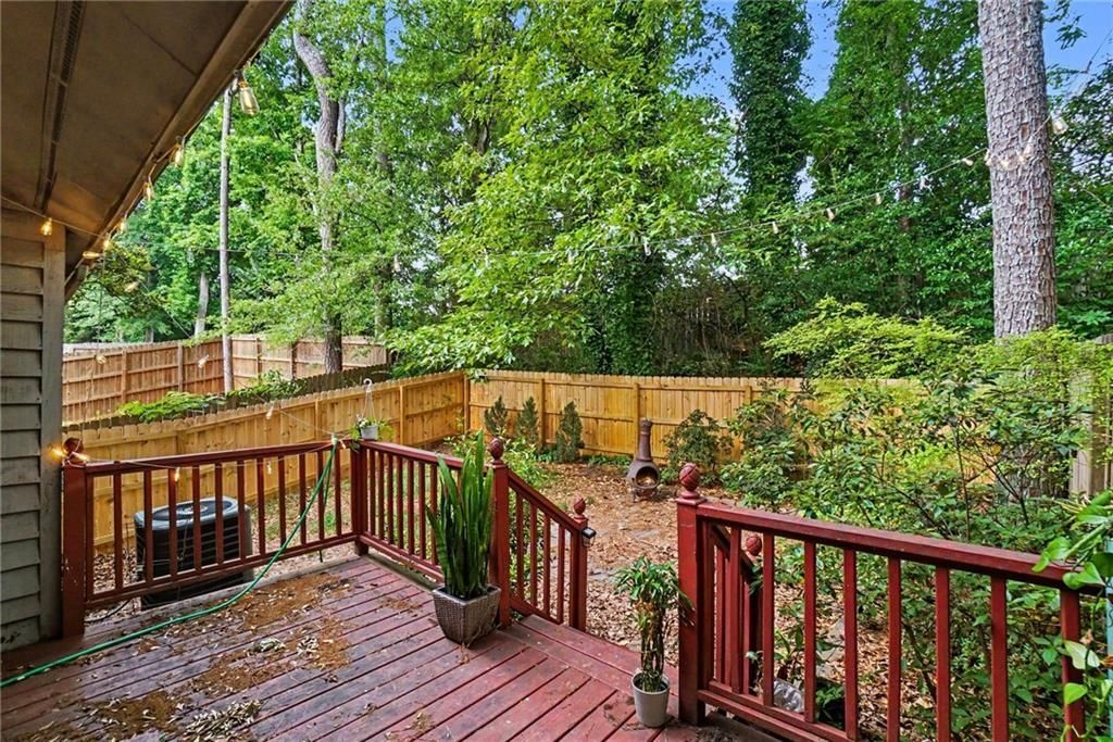 Building Photo - 1006 Creatwood Cir