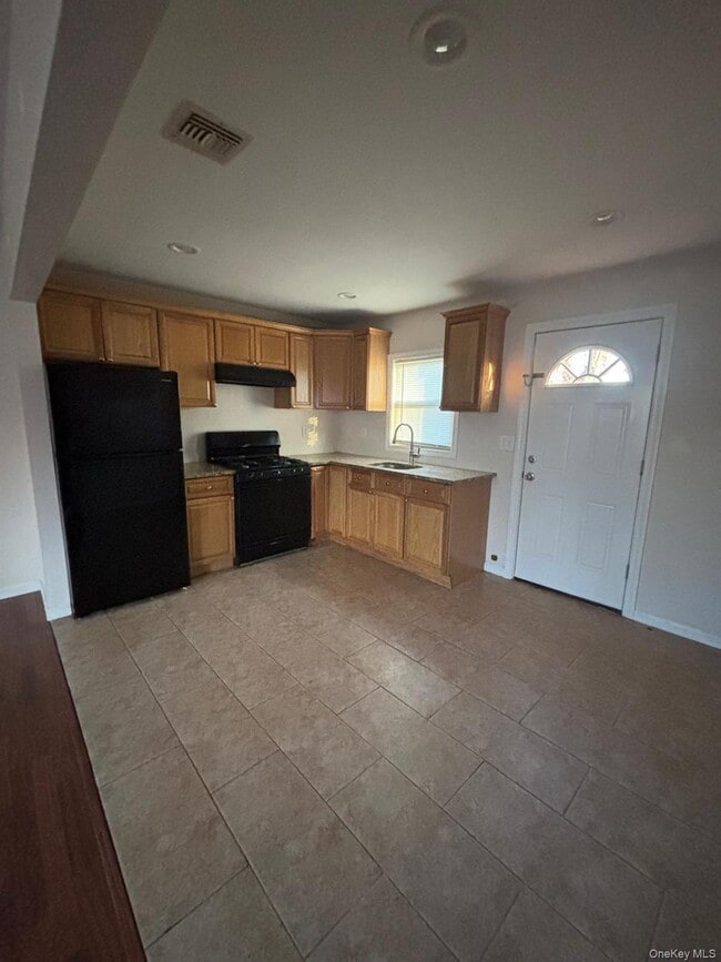 Building Photo - 202 Clark St