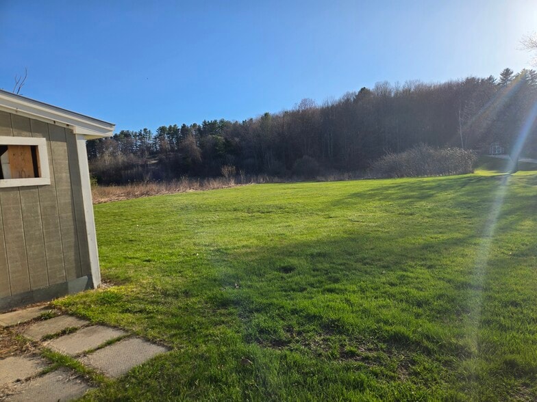 Building Photo - 521 Riverside Dr