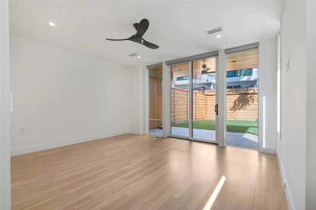 Building Photo - 3619 Springbrook St