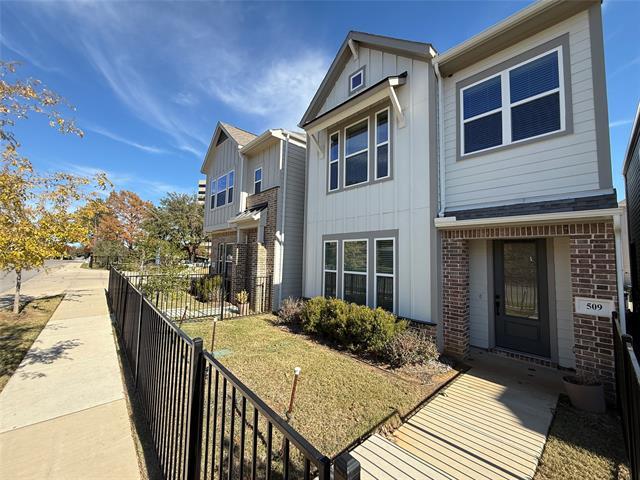 Building Photo - 509 S Mary St