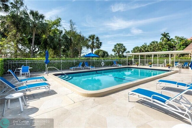 Building Photo - 250 Jacaranda Dr