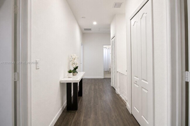 Building Photo - 4450 SW 164th Ave