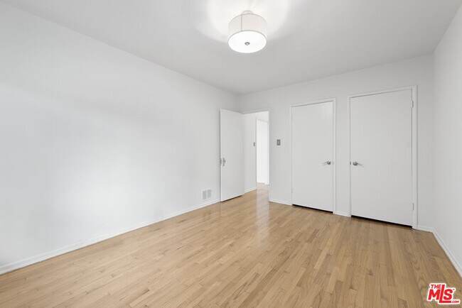 Building Photo - 1208 N Crescent Heights Blvd