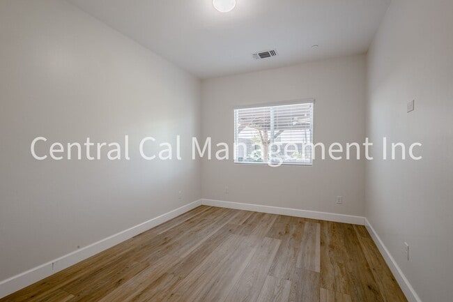 Building Photo - 4 bedroom/3 Bath Home with Solar in the Southwest - $3195 Per Month!