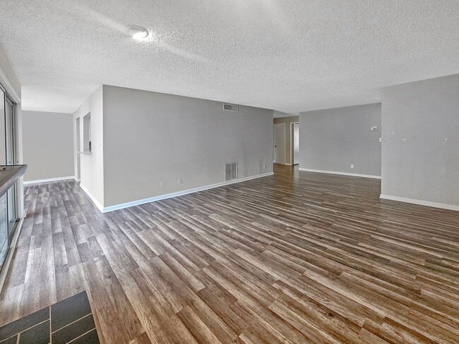 Building Photo - Stylish 2-Bedroom, 2-Bath End-Unit Condo i...