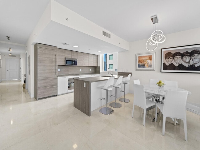 Building Photo - 400 Sunny Isles Blvd