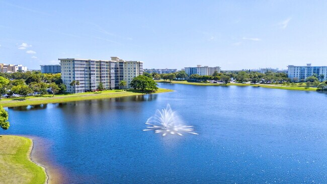 Building Photo - 3091 N Course Dr