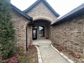 Building Photo - 9405 Shallow Lake Ct