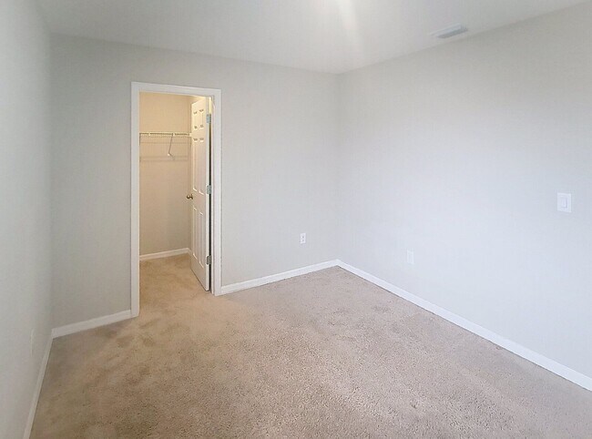 Building Photo - 12937 Camarillo Pl