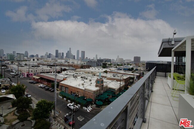 Building Photo - 527 Molino St
