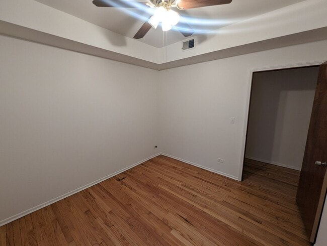 Building Photo - Updated Very Large 2 BR In Uptown
