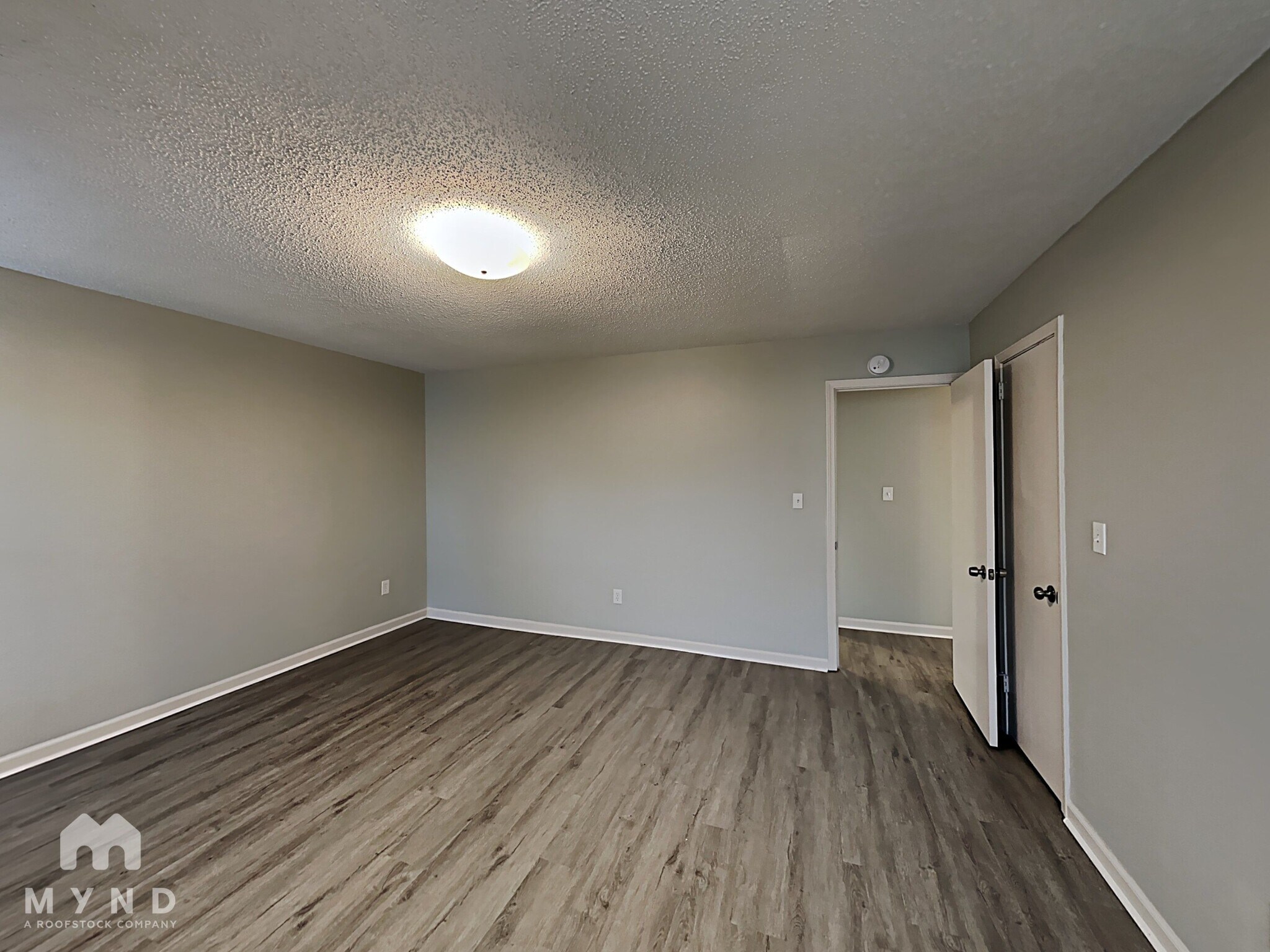 Building Photo - 9925 Miller Ave