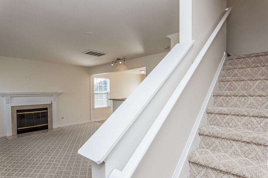 Building Photo - 5010 Stowe Derby Dr