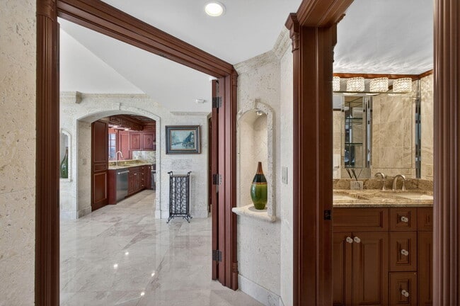 Building Photo - 3400 N Ocean Dr