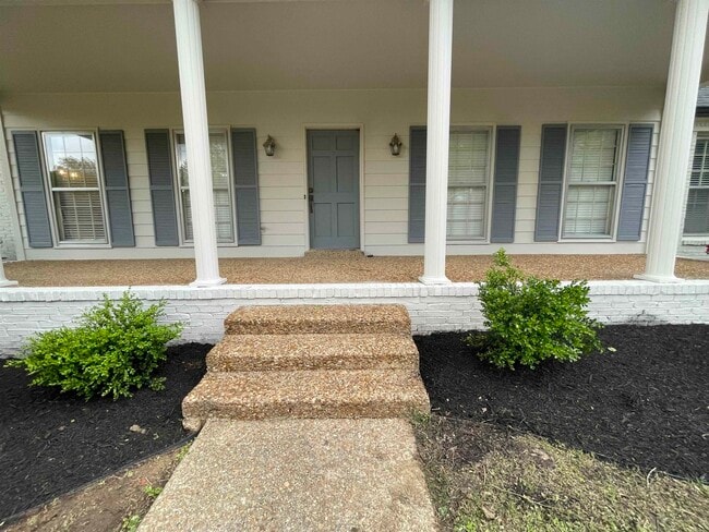 Building Photo - 2420 Stratfield Dr
