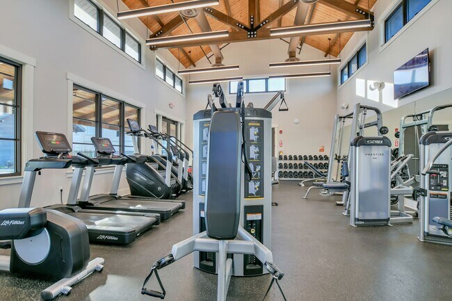 Building Photo - Waterfront Beauty