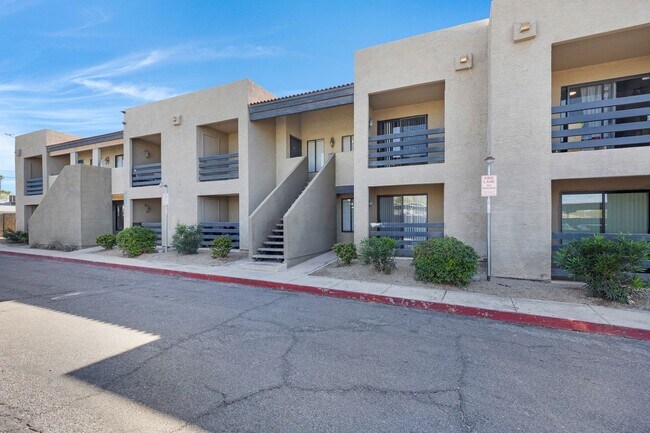 Building Photo - Upgraded Condo with Elegant Features and Convenient Location