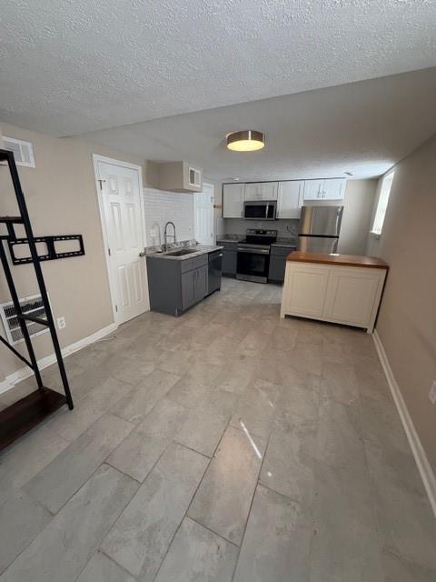 Building Photo - 1923 Thompson Ave