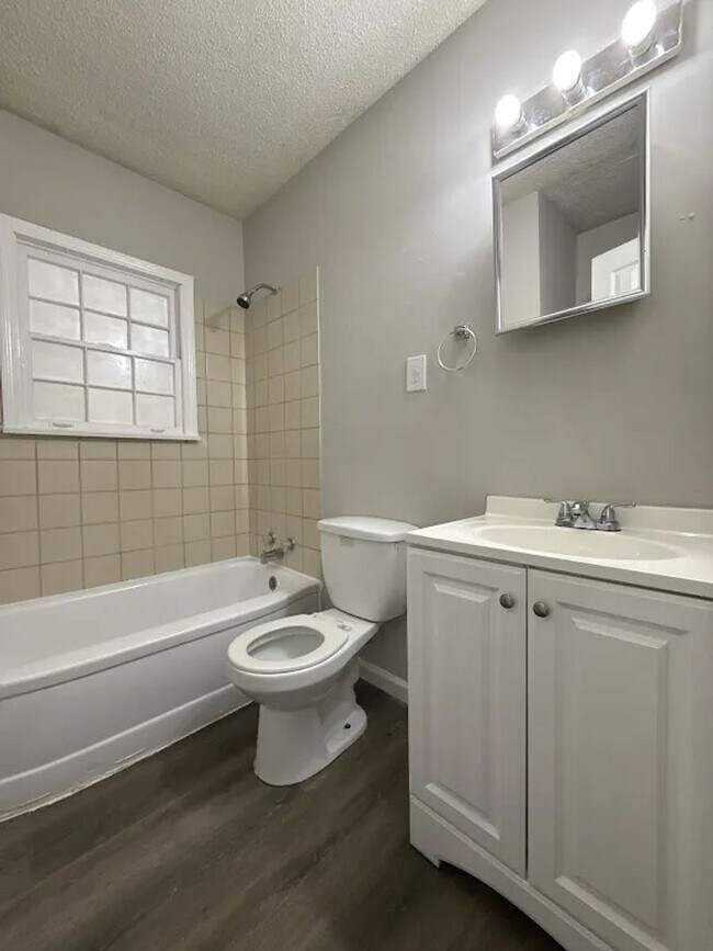 Building Photo - 450 Forrest Ridge Dr NW
