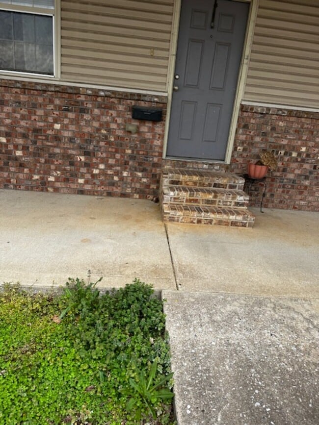 Building Photo - Fair St Apartments - Premier Data Works LLC
