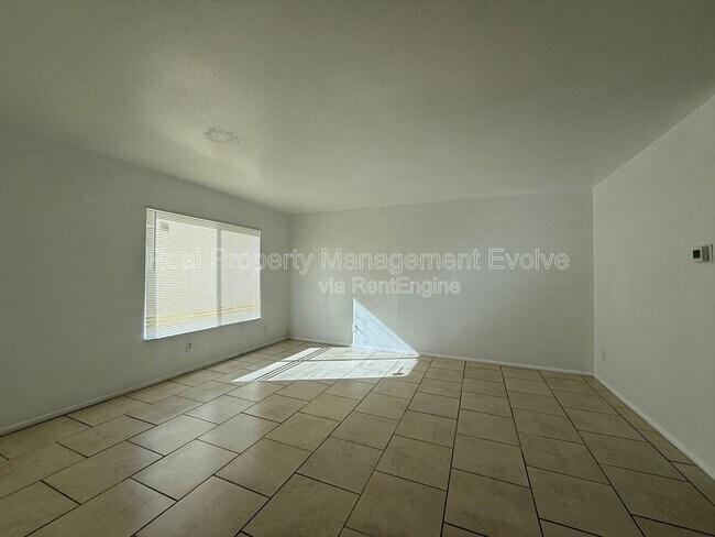 Building Photo - 3840 N 43rd Ave