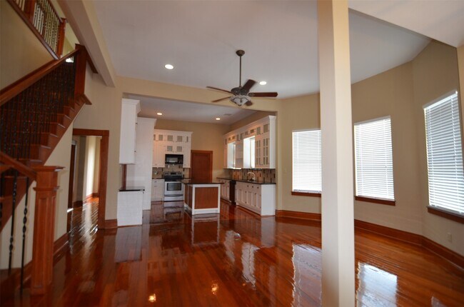 Building Photo - 1615 Houston Ave