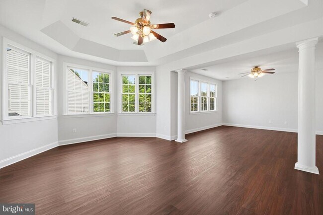 Building Photo - 5285 Meadow Estates Dr
