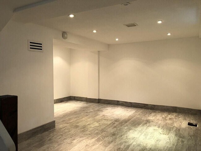 Building Photo - 282 Lexington St