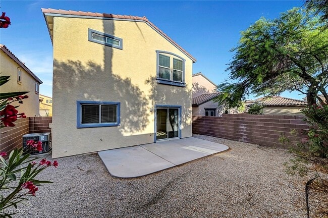Building Photo - 2431 Lilac Cove St