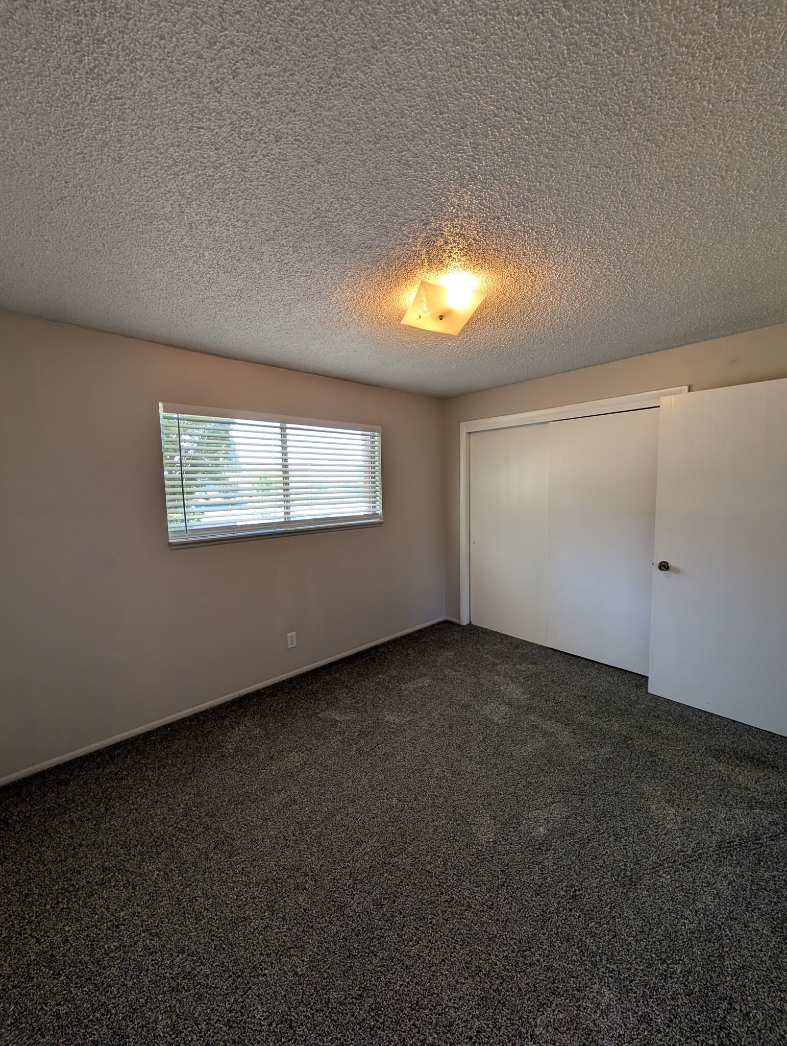 Building Photo - 1827 S Fairway Dr