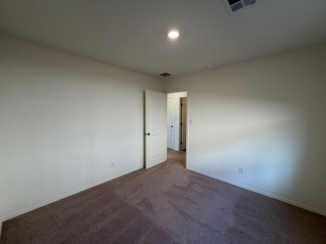 Building Photo - 3 Bedroom Single Story Home Available Near Huning Ranch Loop SW & Main St NW in Los Lunas!