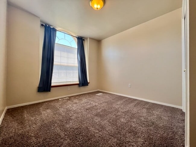 Building Photo - 8137 Waterfowl Ave
