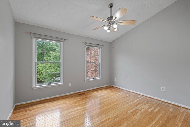 Building Photo - 7 Willwood Ct