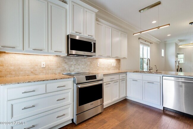 Building Photo - 405 S Montauban Dr