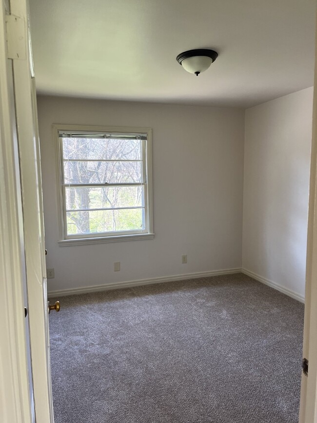 Building Photo - 246 McGavock Pk