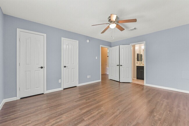 Building Photo - 313 Winding Oak Ln S