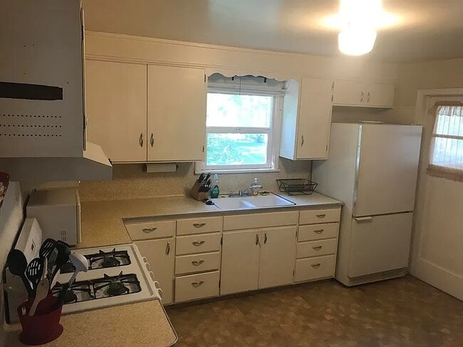 Building Photo - 355 N 600 E