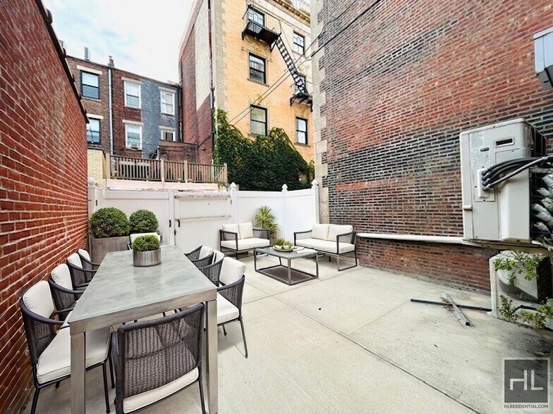 Primary Photo - Enormous Striver's Row 2 Bedroom/Flex 3 Du...
